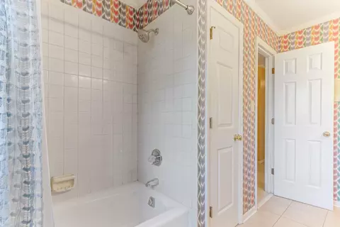 Bath - 107 S Pointe Ct, Moore, SC 29369 photo 3 of 4