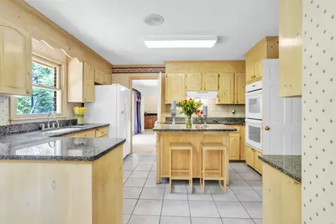 Kitchen - 107 S Pointe Ct, Moore, SC 29369 photo 2 of 3