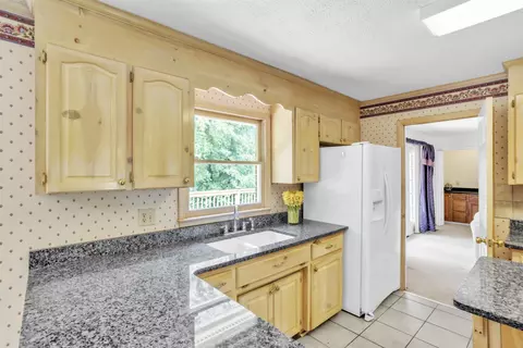 Kitchen - 107 S Pointe Ct, Moore, SC 29369 photo 3 of 3