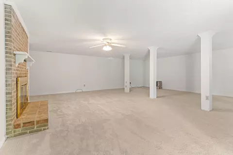 Living - 107 S Pointe Ct, Moore, SC 29369 photo 3 of 4