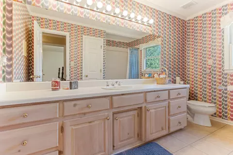 Bath - 107 S Pointe Ct, Moore, SC 29369 photo 2 of 4