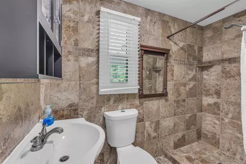 Bath - 213 Nursery Rd, Easley, SC 29640 photo 2 of 4