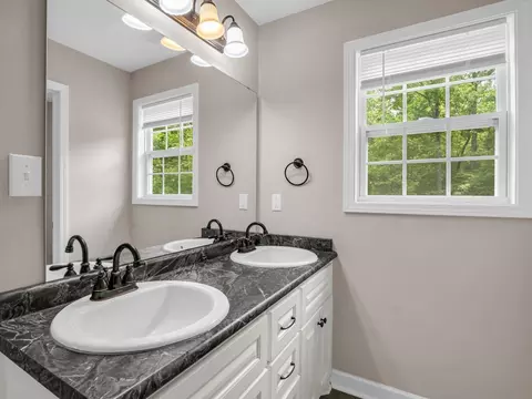 Bath - 216 Hillcrest Dr, Gaffney, SC 29340 photo 1 of 5