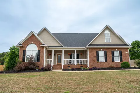 1048 Corie Crest Dr, Boiling Springs, SC 29316