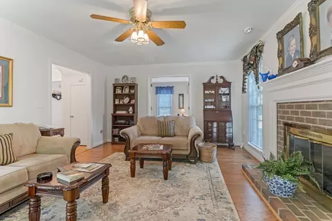 Living - 310 Meathward Cir, Moore, SC 29369 photo 2 of 2