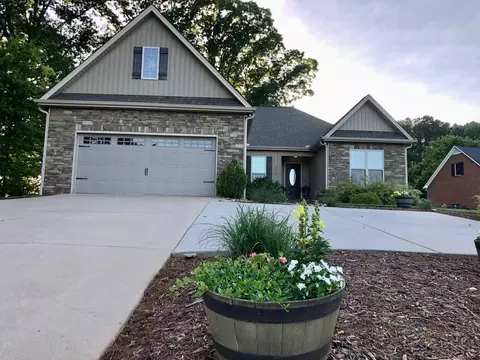 379 Riveroak Rd, Inman, SC 29349