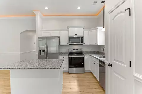 Kitchen - 402 Bud Farmer Pl, Inman, SC 29349 photo 4 of 5