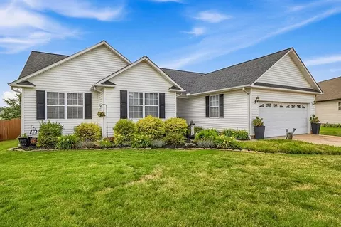 114 Harvest Ridge Dr, Inman, SC 29349