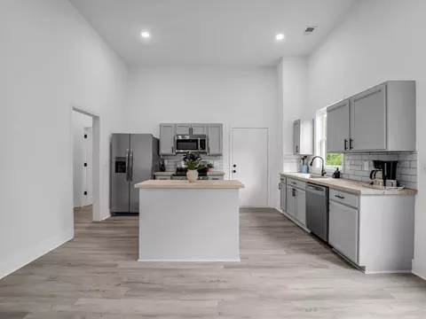 Kitchen - 445 E Buford St, Gaffney, SC 29340 photo 2 of 5