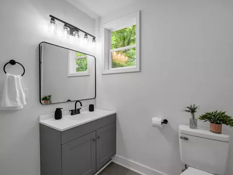 Bath - 445 E Buford St, Gaffney, SC 29340 photo 3 of 4