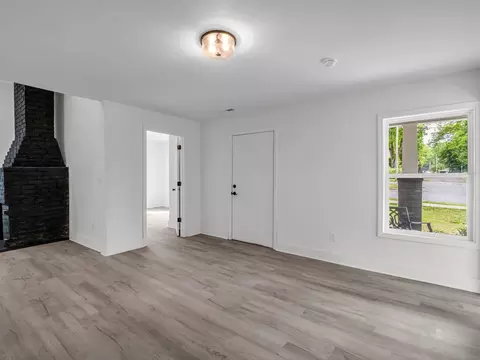 Living - 445 E Buford St, Gaffney, SC 29340 photo 1 of 6