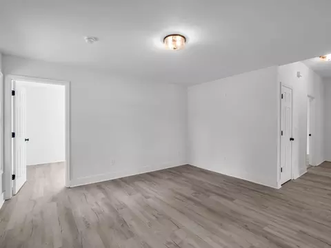 Living - 445 E Buford St, Gaffney, SC 29340 photo 5 of 6