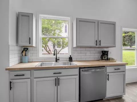 Kitchen - 445 E Buford St, Gaffney, SC 29340 photo 4 of 5