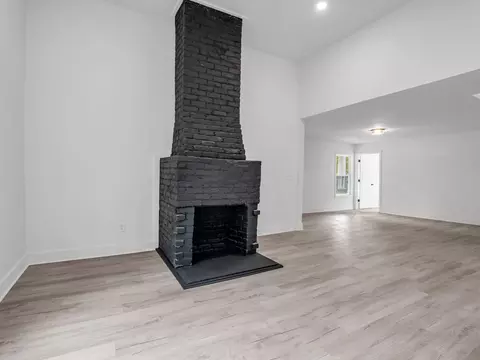Living - 445 E Buford St, Gaffney, SC 29340 photo 3 of 6