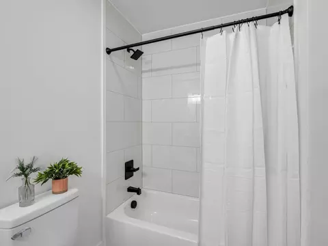 Bath - 445 E Buford St, Gaffney, SC 29340 photo 4 of 4