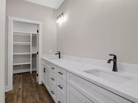 Bath - 106 Medical Science Dr, Union, SC 29379 photo 1 of 3
