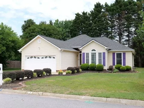 2 Tearose Ln, Simpsonville, SC 29681