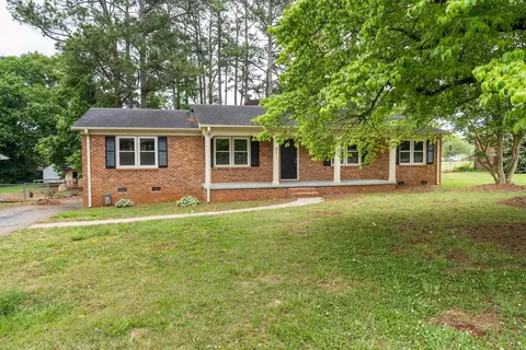 2031 Evergreen Dr, Boiling Springs, SC 29316