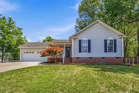 312 Carmichael Ct, Boiling Springs, SC 29316