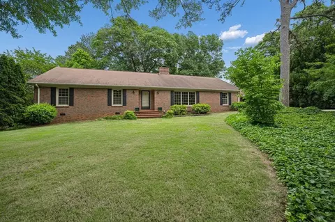 711 Fernwood Dr, Spartanburg, SC 29302