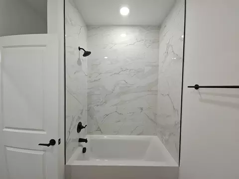 Bath - 534 Dillon St, Chesnee, SC 29323 photo 5 of 6