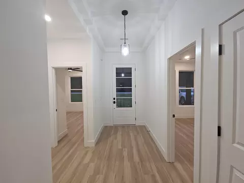 Entry Way - 534 Dillon St, Chesnee, SC 29323 photo 3 of 3