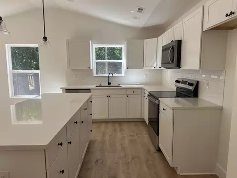 Kitchen - 162 Frontier Dr, Gaffney, SC 29341 photo 2 of 2