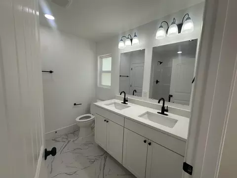 Bath - 162 Frontier Dr, Gaffney, SC 29341 photo 1 of 2