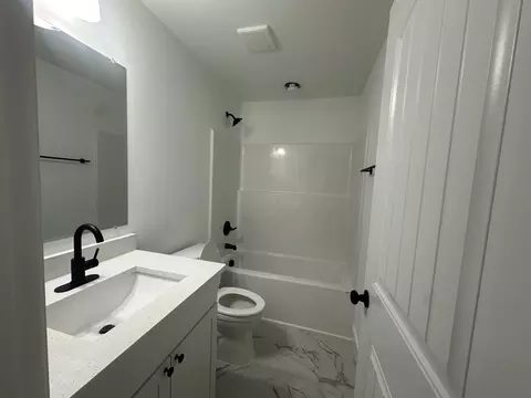 Bath - 162 Frontier Dr, Gaffney, SC 29341 photo 2 of 2