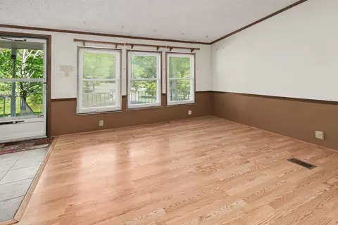 68 Walnut Dr, Woodruff, SC 29388 photo 9