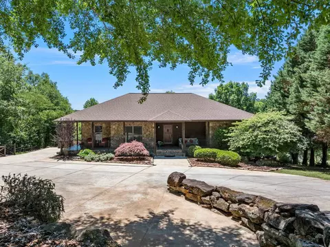 181 Lakeshore Dr, Chesnee, SC 29323