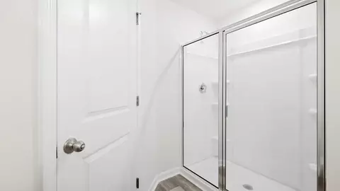 Bath - 816 Embark Cir, Greer, SC 29651 photo 3 of 3