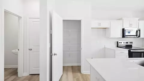 Entry Way - 816 Embark Cir, Greer, SC 29651 photo 5 of 10