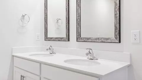 Bath - 816 Embark Cir, Greer, SC 29651 photo 2 of 3
