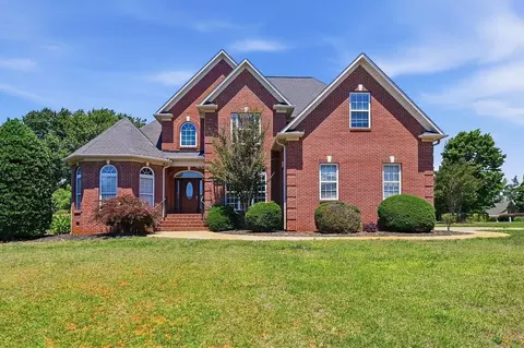 504 Kiowa Dr, Boiling Springs, SC 29316