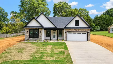 333 Peach Valley Dr, Spartanburg, SC 29303