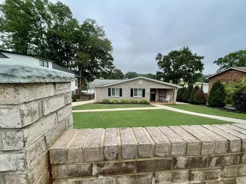 155 Lakeview St, Inman, SC 29349