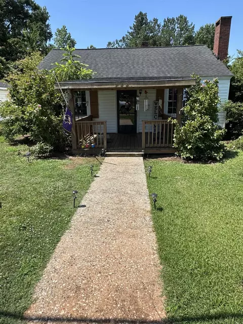 722 Syphrit Rd, Wellford, SC 29385