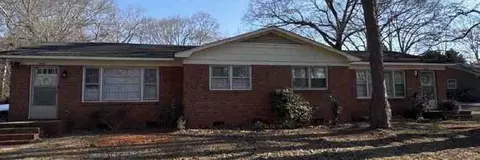 2056 Pineview Dr, Spartanburg, SC 29307