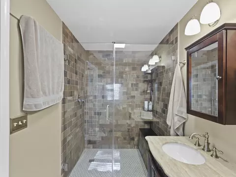 Bath - 201 Crestview Dr, Gaffney, SC 29340 photo 2 of 5