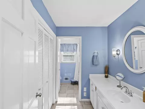 Bath - 201 Crestview Dr, Gaffney, SC 29340 photo 1 of 5