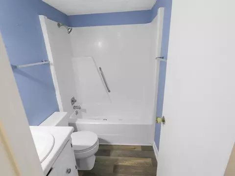 Bath - 201 Crestview Dr, Gaffney, SC 29340 photo 5 of 5