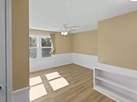 Living - 201 Crestview Dr, Gaffney, SC 29340 photo 4 of 4