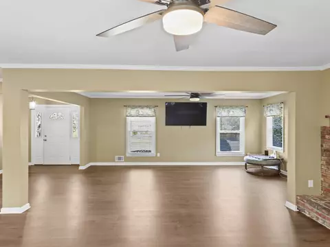 Living - 201 Crestview Dr, Gaffney, SC 29340 photo 2 of 4