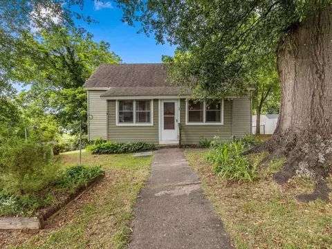 1 F St, Inman, SC 29349