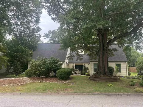 221 Saratoga Dr, Greer, SC 29650