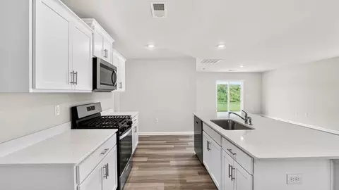 Kitchen - 127 Lazzon Rd, Moore, SC 29369 photo 6 of 6