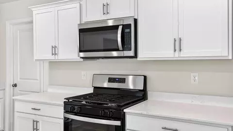 Kitchen - 127 Lazzon Rd, Moore, SC 29369 photo 3 of 6