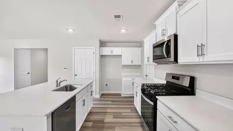 Kitchen - 127 Lazzon Rd, Moore, SC 29369 photo 5 of 6