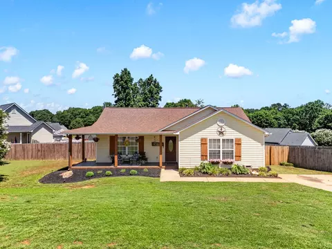 531 Plantation Creek Dr, Boiling Springs, SC 29316